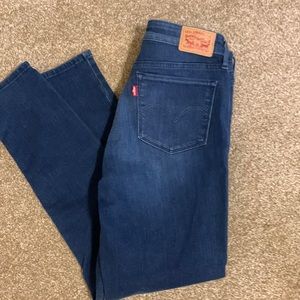 Women’s Levi 711 skinny jeans. Size 30.